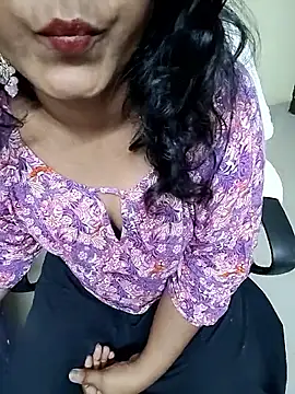 Snapshot of tamilmaha12 chatting on 09/19/25, 04:00 tamilmaha12 online show from 09/19/25, 04:00