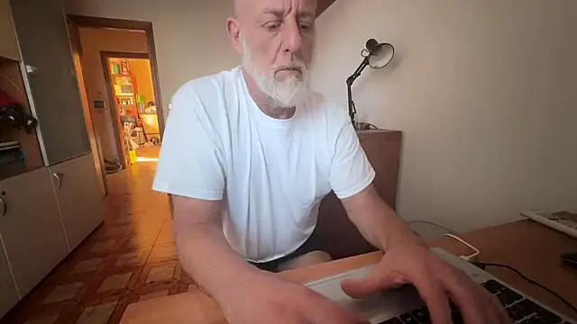 Snapshot of Pigna16PSRN chatting on 02/17/26, 08:11 Pigna16PSRN online show from 02/17/26, 08:11