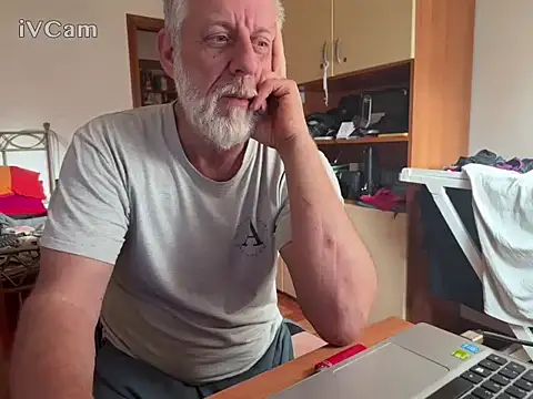 Snapshot of Pigna16PSRN chatting on 02/10/26, 03:00 Pigna16PSRN online show from 02/10/26, 03:00