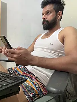 Snapshot of Vineeth3906 chatting on 04/08/26, 02:40 Vineeth3906 online show from 04/08/26, 02:40