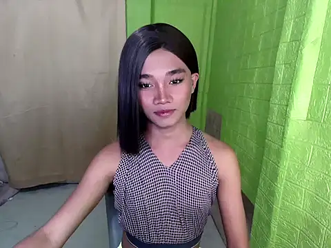 Snapshot of Petite_HugeCock chatting on 09/19/25, 10:30 Petite HugeCock online show from 09/19/25, 10:30