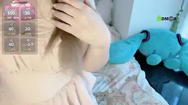 liuruyuan888 online show from 11/12/25, 03:32