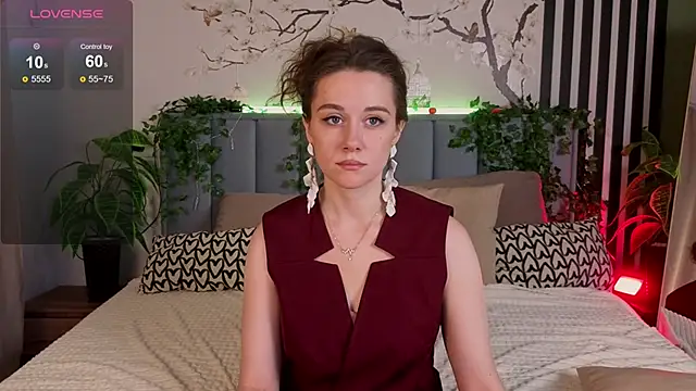 Snapshot of SkyHelen chatting on 11/20/25, 04:46 SkyHelen online show from 11/20/25, 04:46