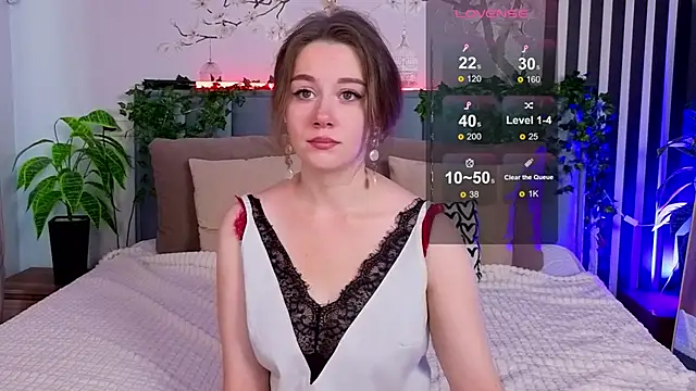 Snapshot of SkyHelen chatting on 10/06/25, 05:30 SkyHelen online show from 10/06/25, 05:30