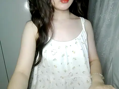 Snapshot of Annabelle-e chatting on 06/18/26, 06:46 Annabelle-e online show from 06/18/26, 06:46