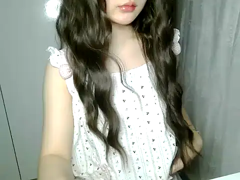 Snapshot of Annabelle-e chatting on 07/19/26, 08:49 Annabelle-e online show from 07/19/26, 08:49