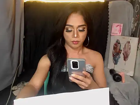 Snapshot of SerenityFoxx chatting on 12/04/25, 08:02 SerenityFoxx online show from 12/04/25, 08:02