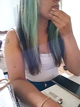 euahotmarii20 online show from 10/27/25, 04:13