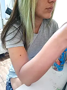 euahotmarii20 online show from 11/20/25, 05:24