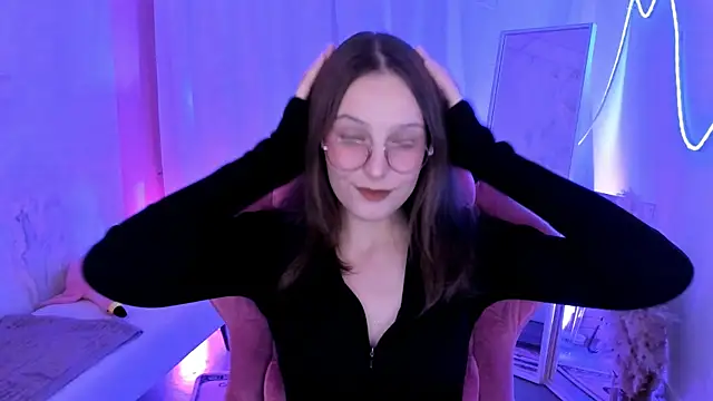 Snapshot of JenniferKiim chatting on 11/29/25, 11:32 JenniferKiim online show from 11/29/25, 11:32