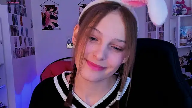 Snapshot of JenniferKiim chatting on 10/25/25, 02:44 JenniferKiim online show from 10/25/25, 02:44