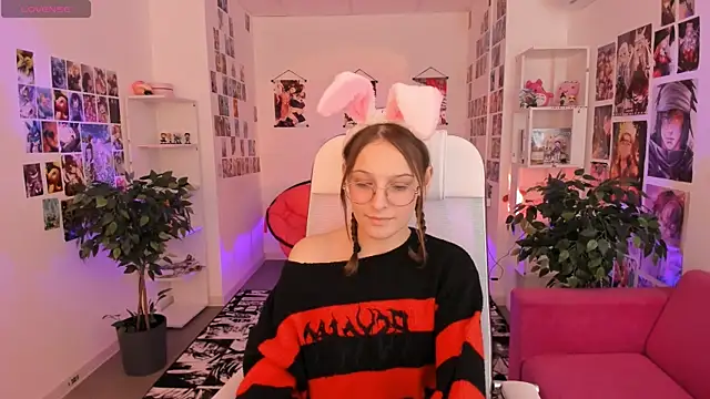 Snapshot of JenniferKiim chatting on 11/06/25, 08:07 JenniferKiim online show from 11/06/25, 08:07