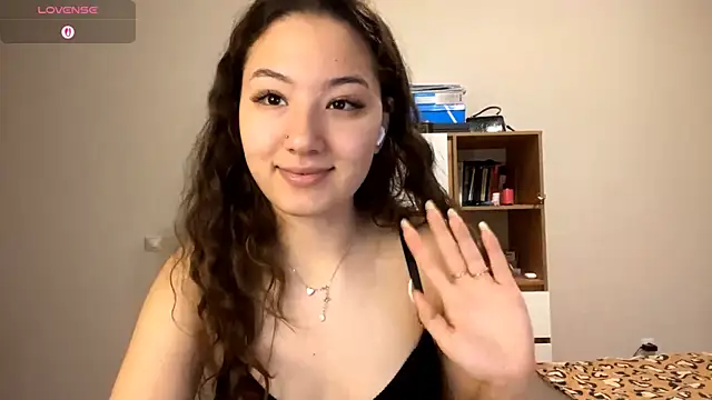 Snapshot of Sakuravice chatting on 11/05/25, 12:08 Sakuravice online show from 11/05/25, 12:08