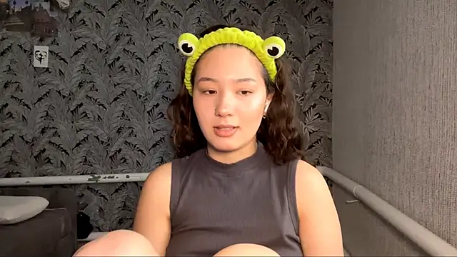 Snapshot of Sakuravice chatting on 09/14/25, 07:09 Sakuravice online show from 09/14/25, 07:09