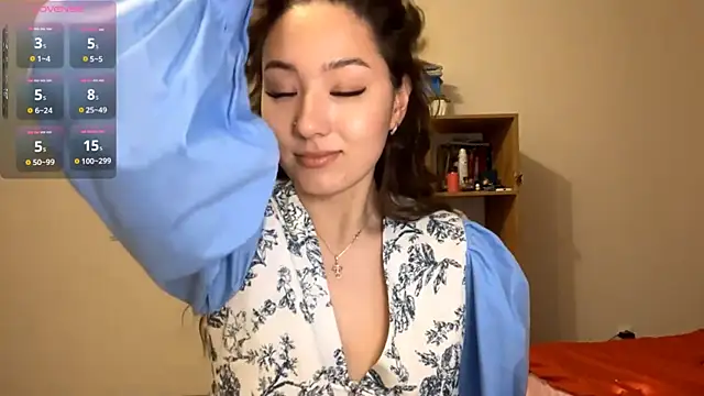 Snapshot of Sakuravice chatting on 10/13/25, 02:07 Sakuravice online show from 10/13/25, 02:07