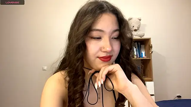 Snapshot of Sakuravice chatting on 11/11/25, 02:01 Sakuravice online show from 11/11/25, 02:01