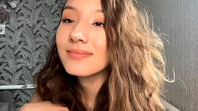 Snapshot of Sakuravice chatting on 09/09/25, 07:18 Sakuravice online show from 09/09/25, 07:18