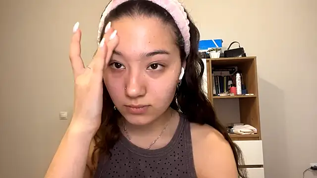 Snapshot of Sakuravice chatting on 09/28/25, 11:06 Sakuravice online show from 09/28/25, 11:06