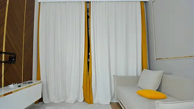 yummmymommy online show from 10/18/25, 01:57