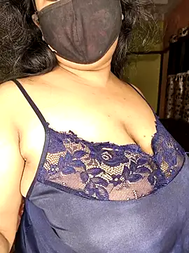 Smile-quien online show from 10/31/25, 03:25