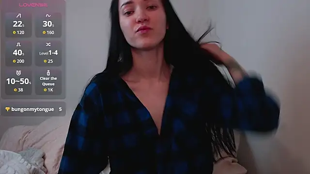 Veliora online show from 10/18/25, 11:34