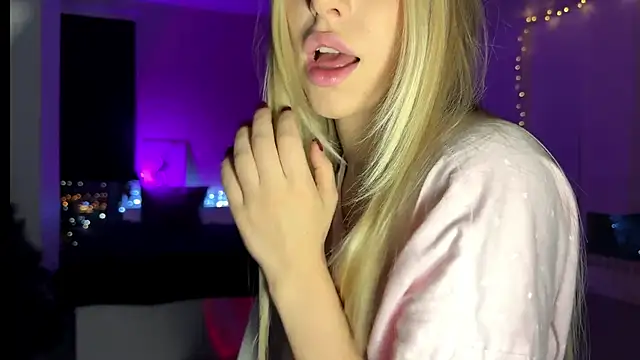 ElysiaXo online show from 12/18/25, 10:24