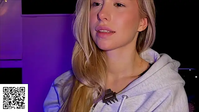 ElysiaXo online show from 11/06/25, 10:14