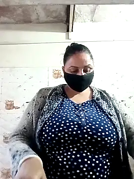 Snapshot of Rakhi_sawant143 chatting on 12/22/25, 02:33 Rakhi sawant143 online show from 12/22/25, 02:33