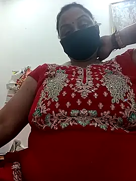 Snapshot of Rakhi_sawant143 chatting on 10/26/25, 02:45 Rakhi sawant143 online show from 10/26/25, 02:45