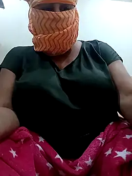 Snapshot of Rakhi_sawant143 chatting on 03/03/26, 03:35 Rakhi sawant143 online show from 03/03/26, 03:35