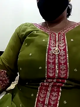 Snapshot of Rakhi_sawant143 chatting on 02/17/26, 02:03 Rakhi sawant143 online show from 02/17/26, 02:03