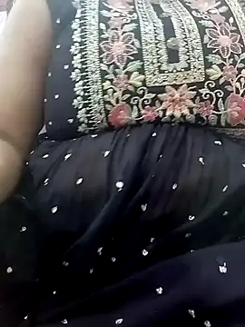 Snapshot of Rakhi_sawant143 chatting on 02/21/26, 03:47 Rakhi sawant143 online show from 02/21/26, 03:47