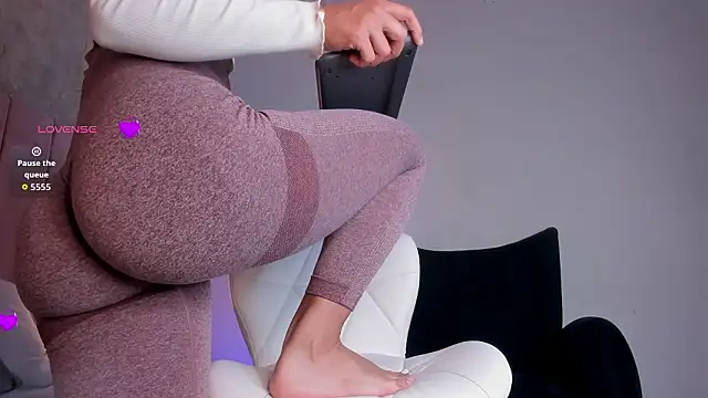 agatha jener online show from 03/23/26, 11:32