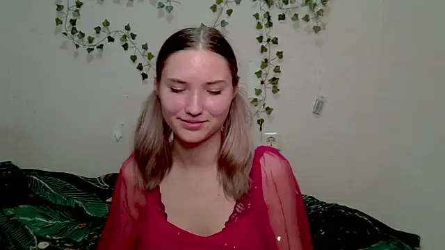  kikiclark   online show from 11/01/25, 08:57