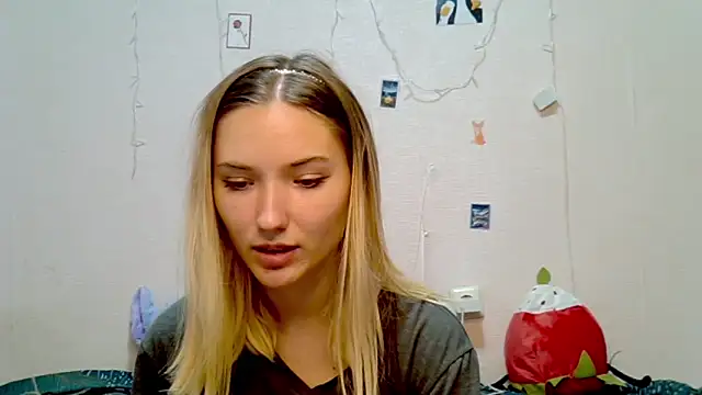  kikiclark   online show from 09/18/25, 08:34