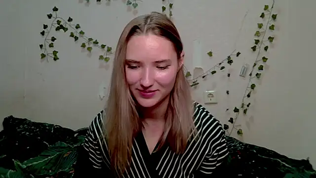  kikiclark   online show from 11/07/25, 08:57