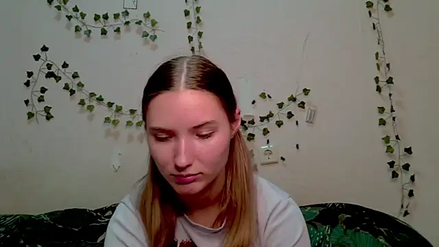  kikiclark   online show from 11/13/25, 08:57