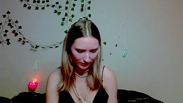  kikiclark   online show from 11/16/25, 08:24