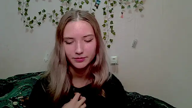  kikiclark   online show from 10/29/25, 09:03