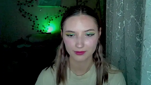  kikiclark   online show from 11/14/25, 10:24