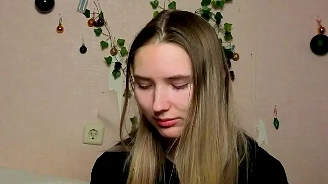  kikiclark   online show from 01/31/26, 08:51