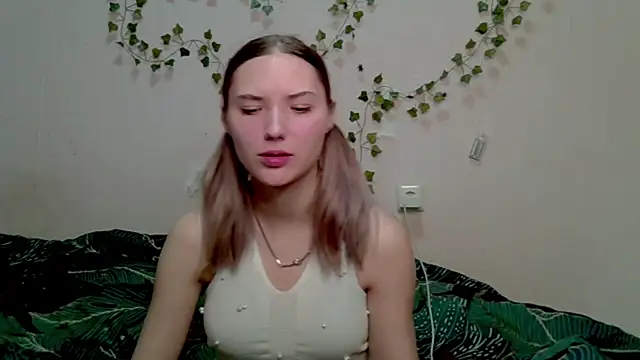  kikiclark   online show from 11/02/25, 09:09