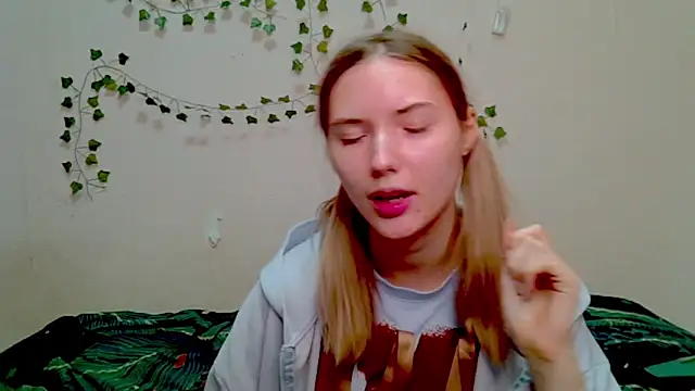  kikiclark   online show from 11/27/25, 08:53