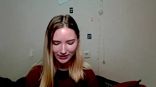  kikiclark   online show from 10/10/25, 08:53