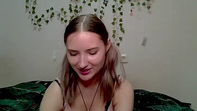  kikiclark   online show from 10/26/25, 04:40