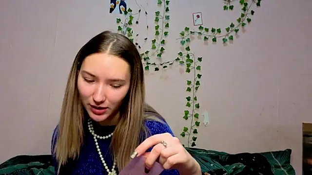  kikiclark   online show from 12/15/25, 08:25