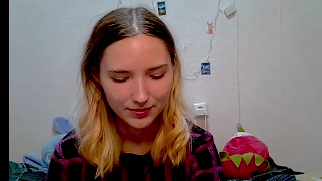  kikiclark   online show from 10/04/25, 09:05