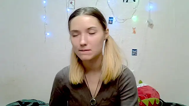  kikiclark   online show from 09/20/25, 08:47