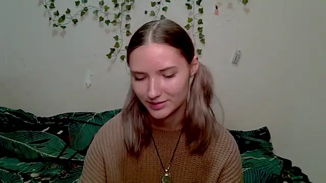  kikiclark   online show from 10/24/25, 08:52