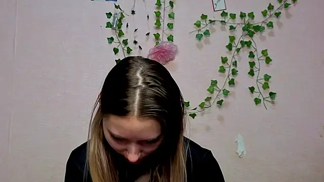  kikiclark   online show from 12/21/25, 09:11